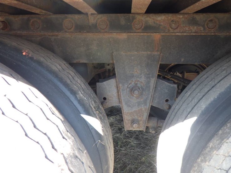 2012-utility-4000d-x-image-28