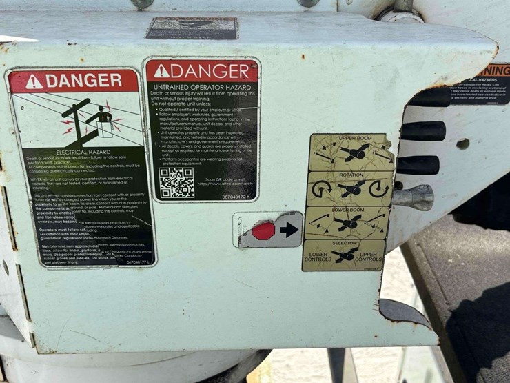 2012-freightliner-m2-106-image-21