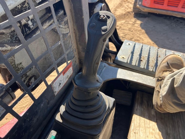 2012-takeuchi-tl230-image-27