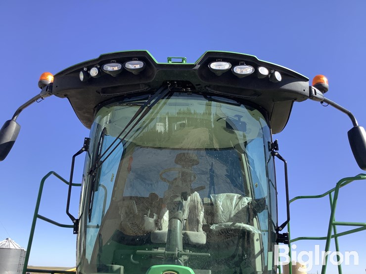 2021-john-deere-w235-image-10