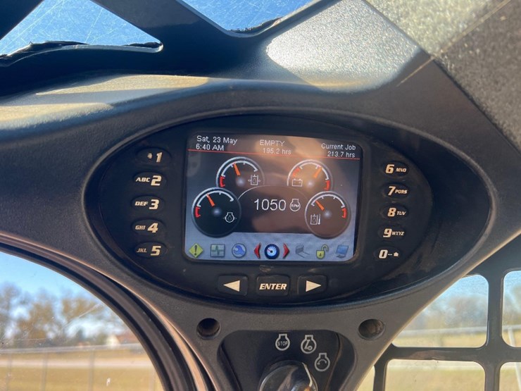 2021-bobcat-t870-image-30