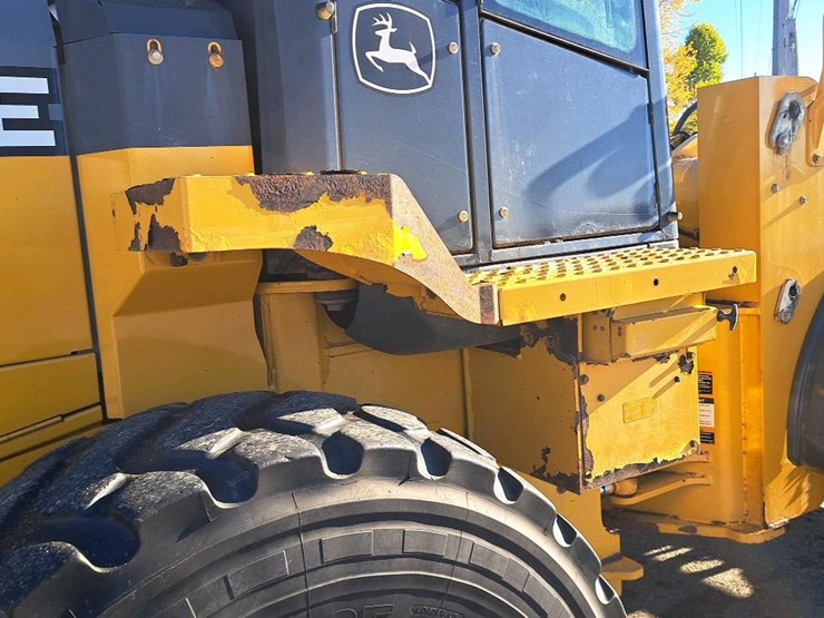 2018-deere-544k-image-35