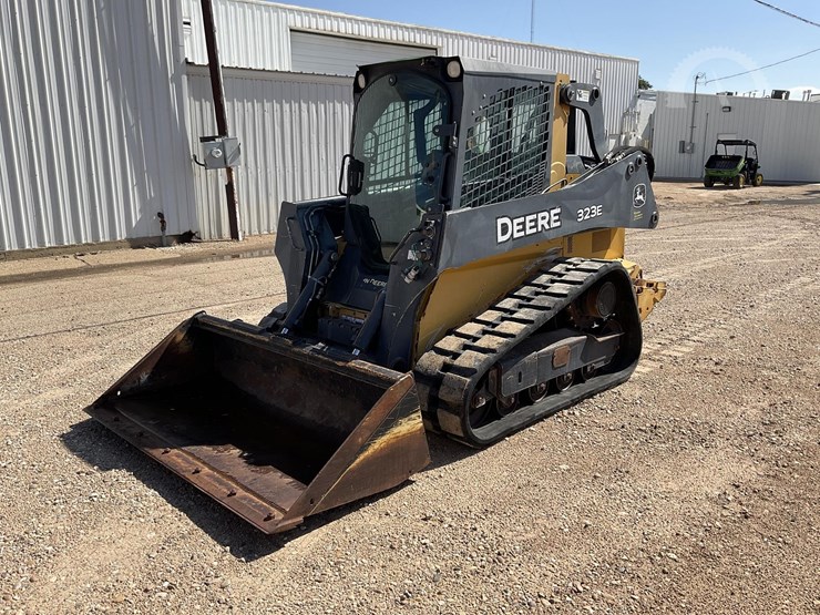 2015-deere-323e-image-1