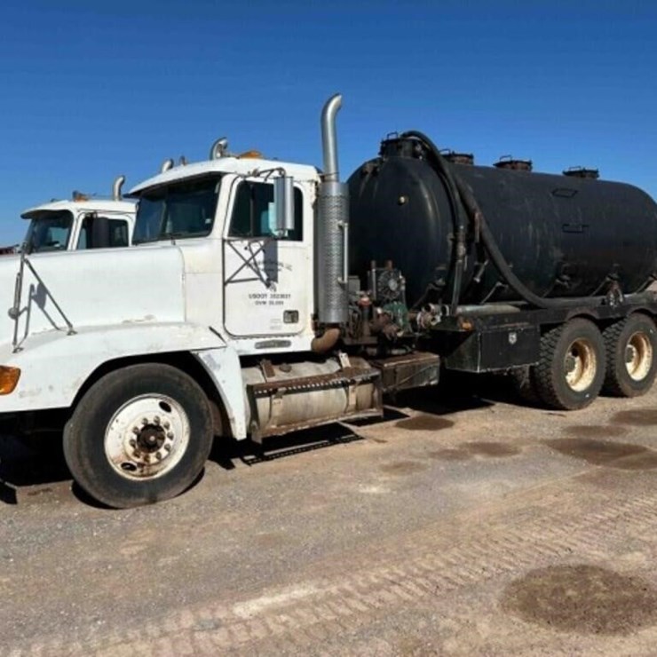 1996 Freightliner Bobtail Water Truck