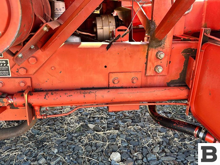 new-holland-1068-image-44