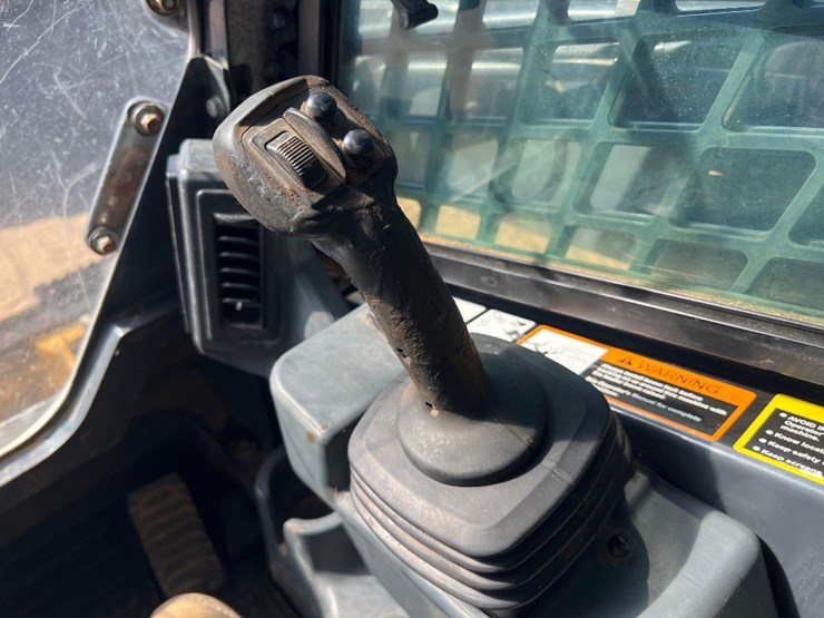 2020-deere-333g-image-29