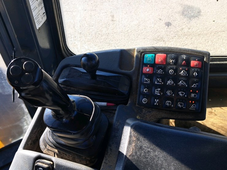 2018-deere-524k-image-18