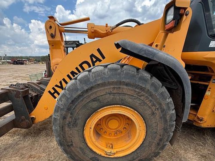 2011-hyundai-hl760-9-image-9