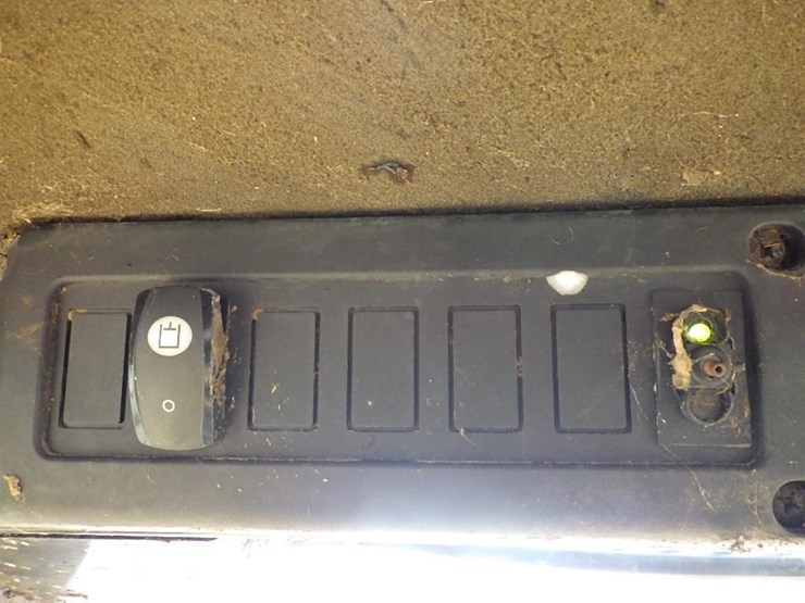 john-deere-317-image-24