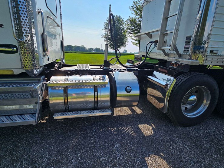 2019-kenworth-t880-image-12