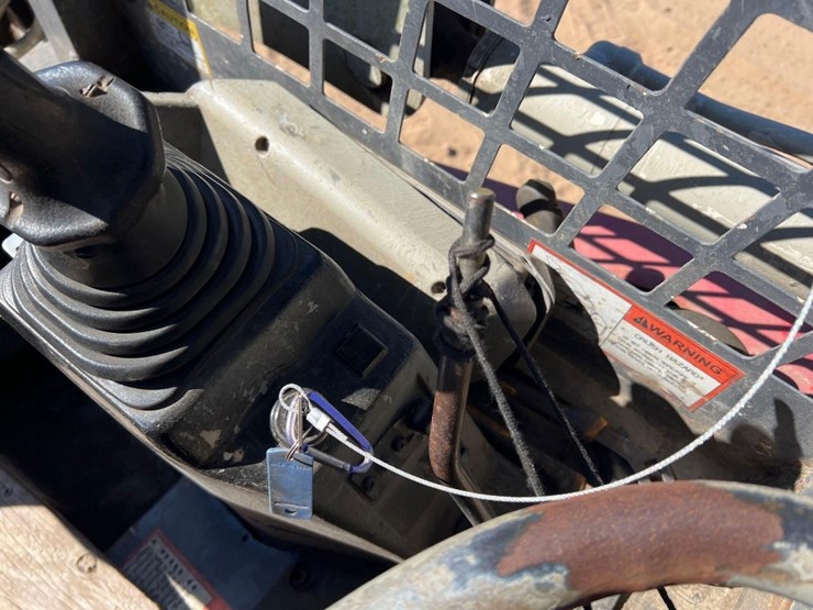 2012-takeuchi-tl230-image-26