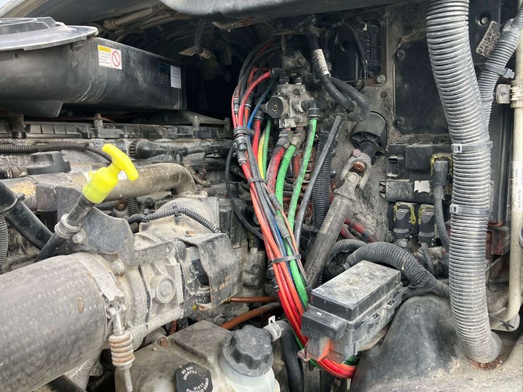 2013-freightliner-cascadia-image-61