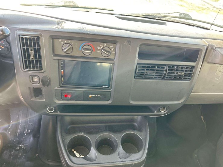 2006-gmc-3500-image-19