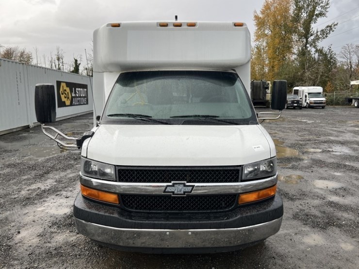 2015-chevrolet-express-paratransit-bus-image-8