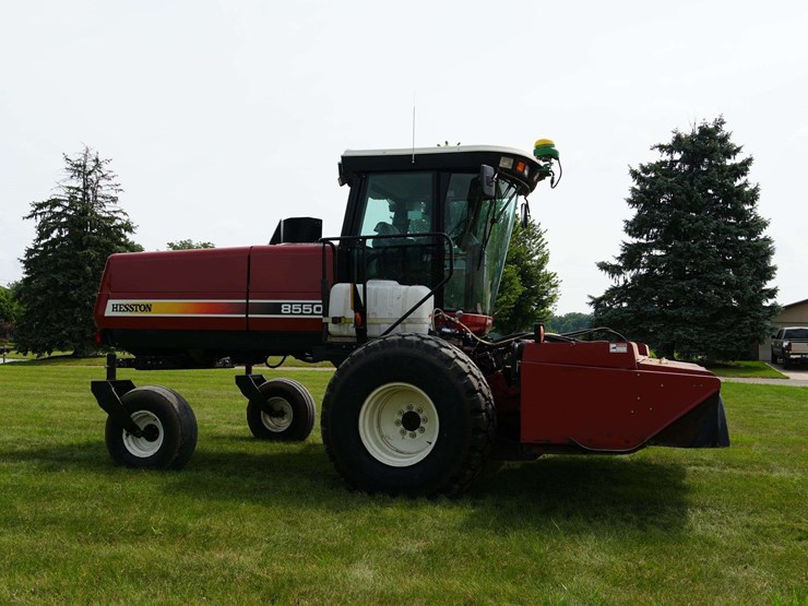 hesston-8550s-self-propelled-mower-conditioner-image-3
