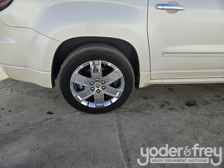 2014-gmc-acadia-image-7
