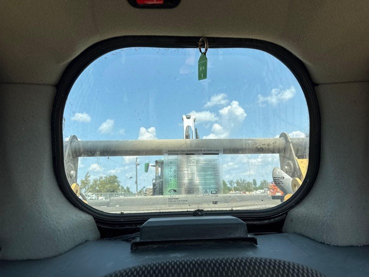 2024-caterpillar-242d3-image-32