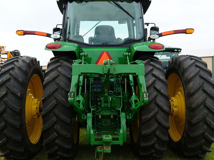 2011-john-deere-8285r-image-37