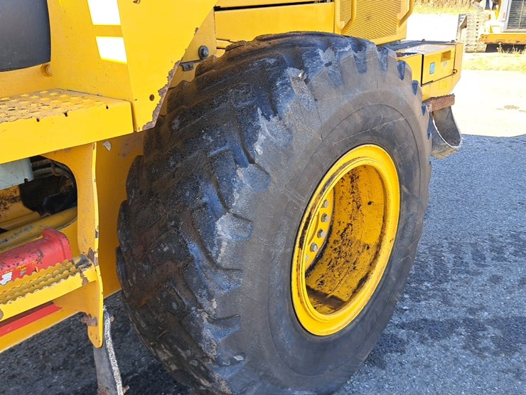 2018-deere-524k-image-35