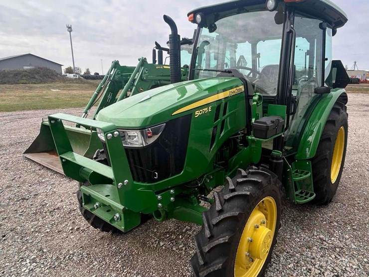 2021-john-deere-5075e-image-1