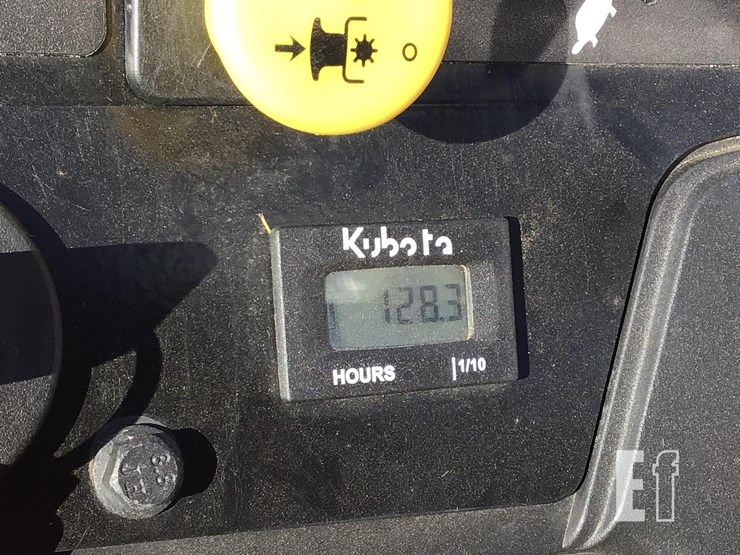 2021-kubota-z724x-image-11