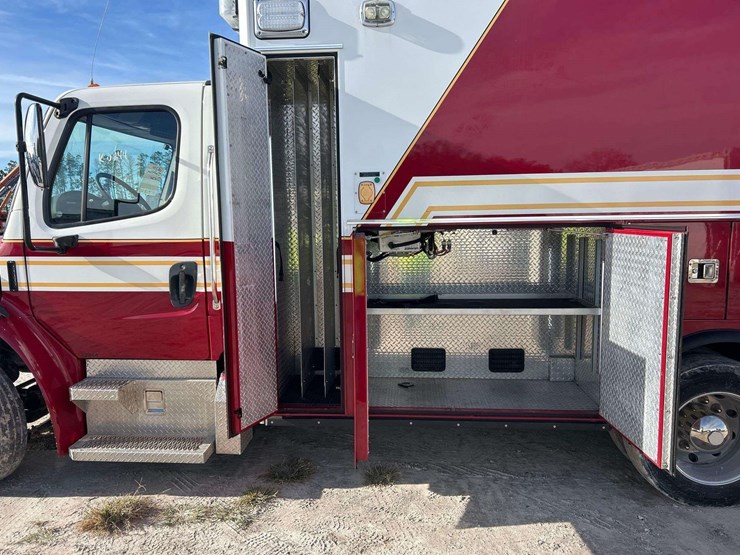 2014-freightliner-m2-106-image-20