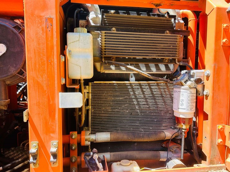 2010-doosan-dx180-lc-image-71