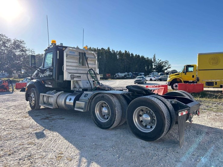 2016-peterbilt-579-image-4