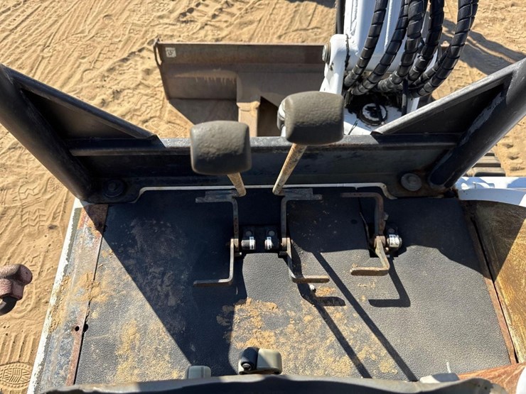 2004-bobcat-331g-image-31