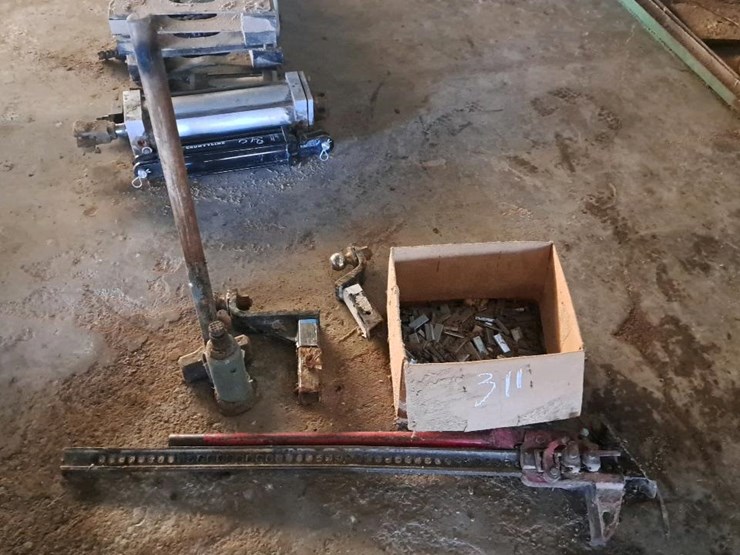 #311-•-jacks,-hitches-and-parts-image-1