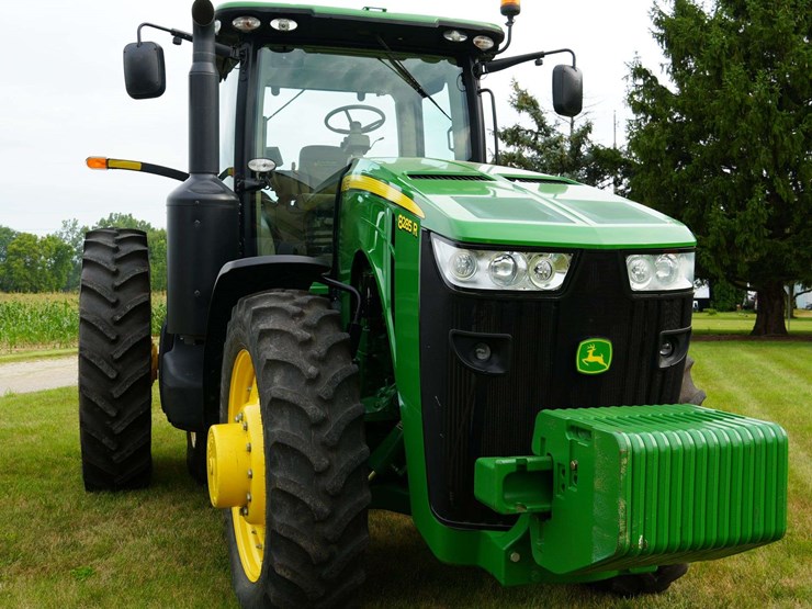 2011-john-deere-8285r-image-16