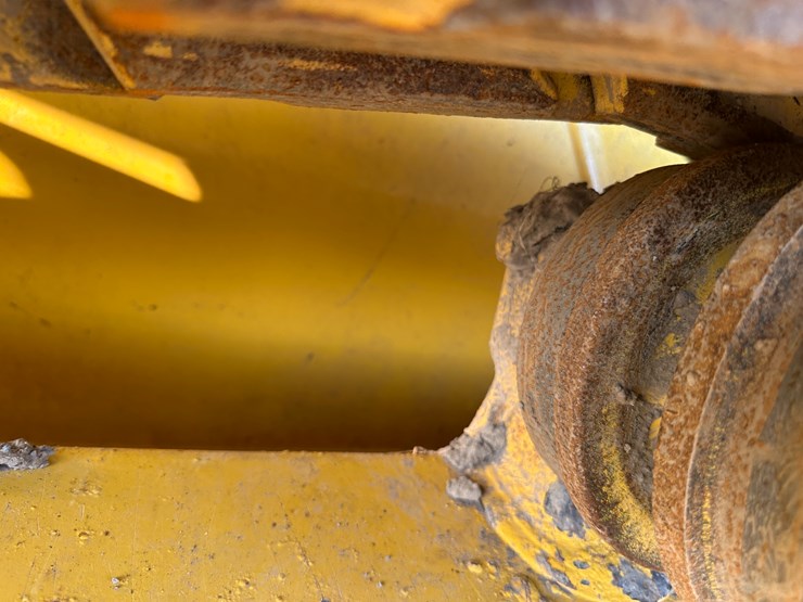 #32837-•-komatsu-39px-crawler-dozer-km10d130kka096648-image-15