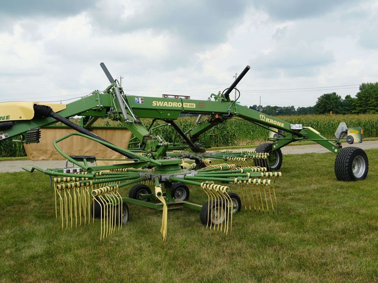 krone-swadro-twin-rotary-hay-rake-image-31