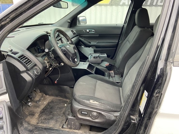 2017-ford-explorer-image-12