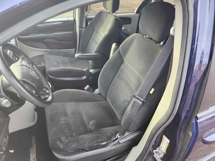 2015-dodge-grand-caravan-se-image-21