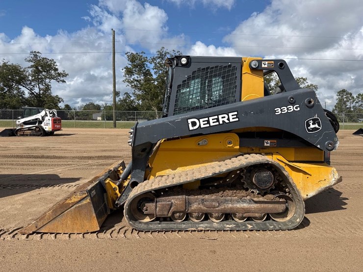 2017-deere-333g-image-1