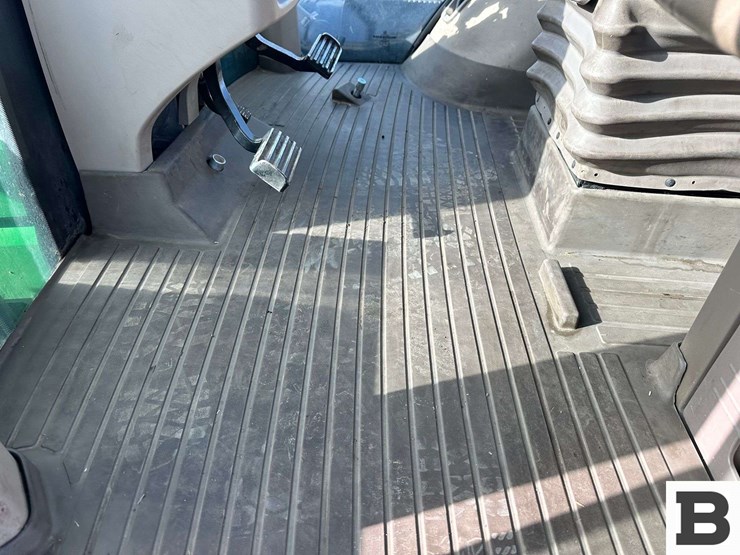 2014-john-deere-9460r-image-74