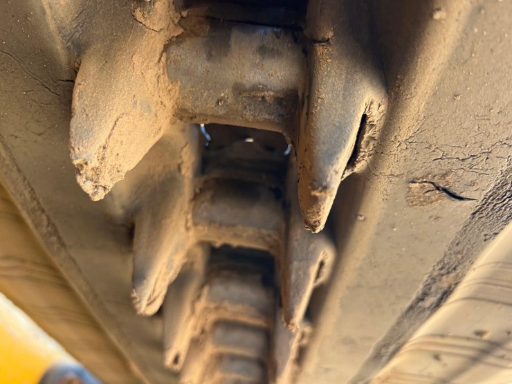 2020-deere-333g-image-16