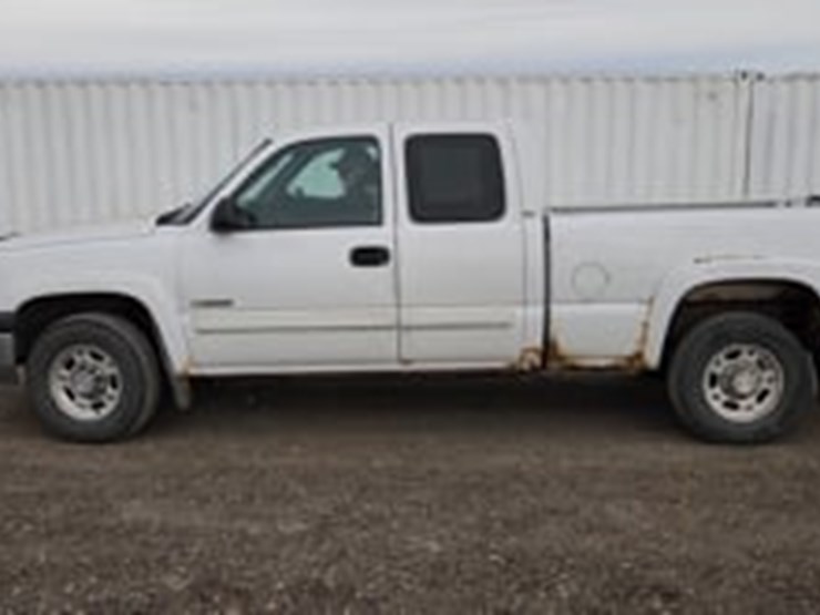 2004-chevrolet-silverado-2500-image-5