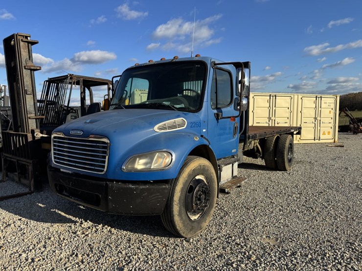 2007-freightliner-108sd-image-1