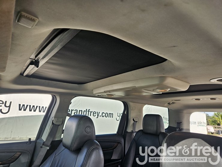 2014-gmc-acadia-image-23