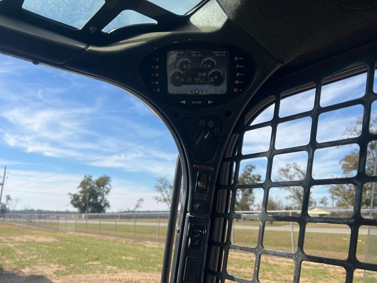 2022-bobcat-s770-image-25