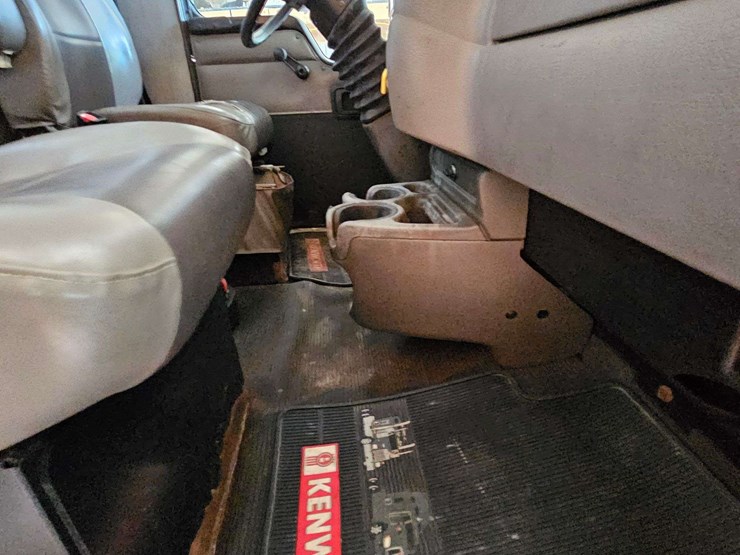 2005-kenworth-t300-image-23