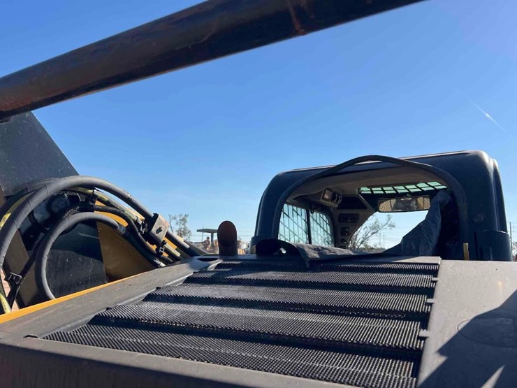 2017-caterpillar-262d-image-15