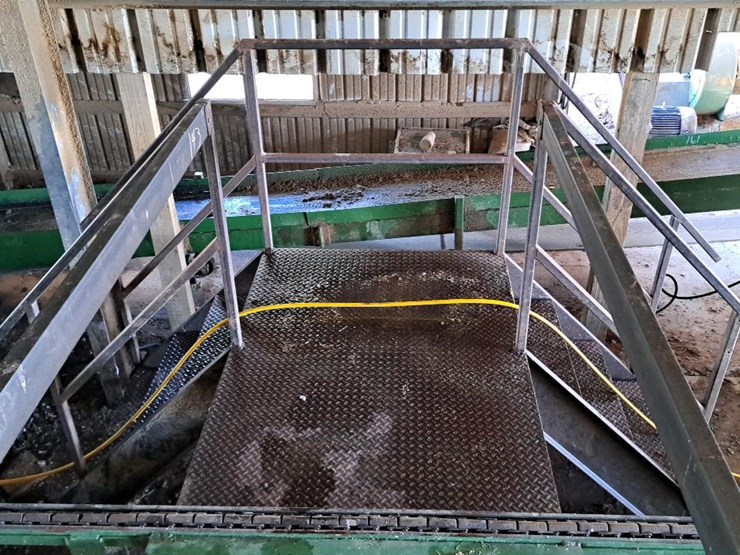 #143-•-steel-staircase-and-platform-image-4