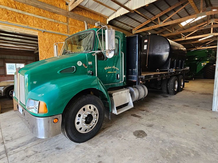 2005-kenworth-t300-image-1