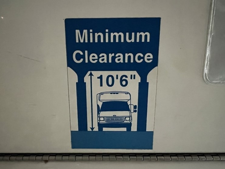 2015-chevrolet-express-paratransit-bus-image-25