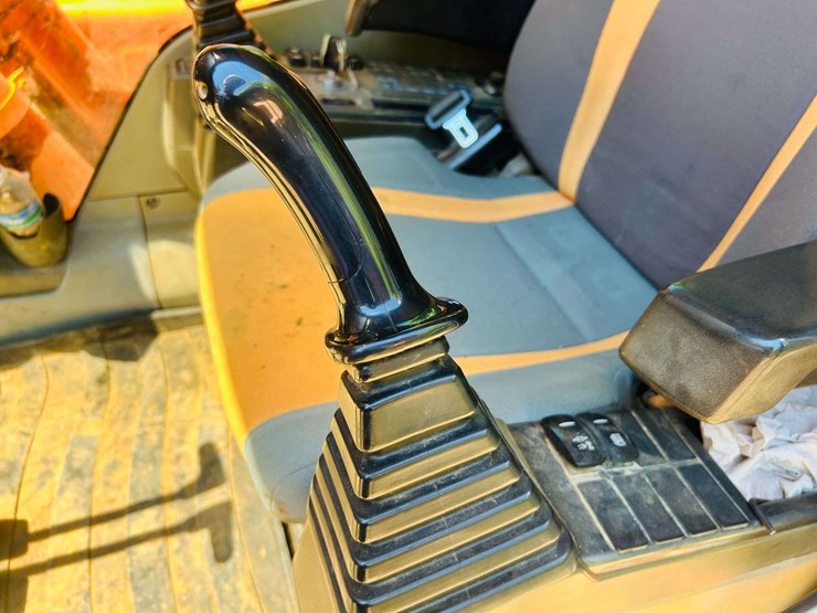 2010-doosan-dx180-lc-image-86