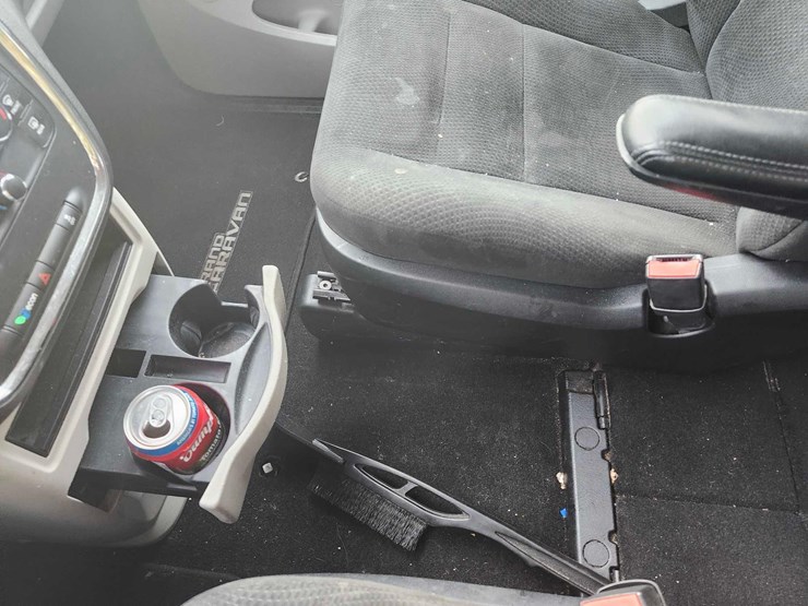 2015-dodge-grand-caravan-se-image-30