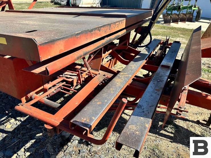 new-holland-1032-image-37